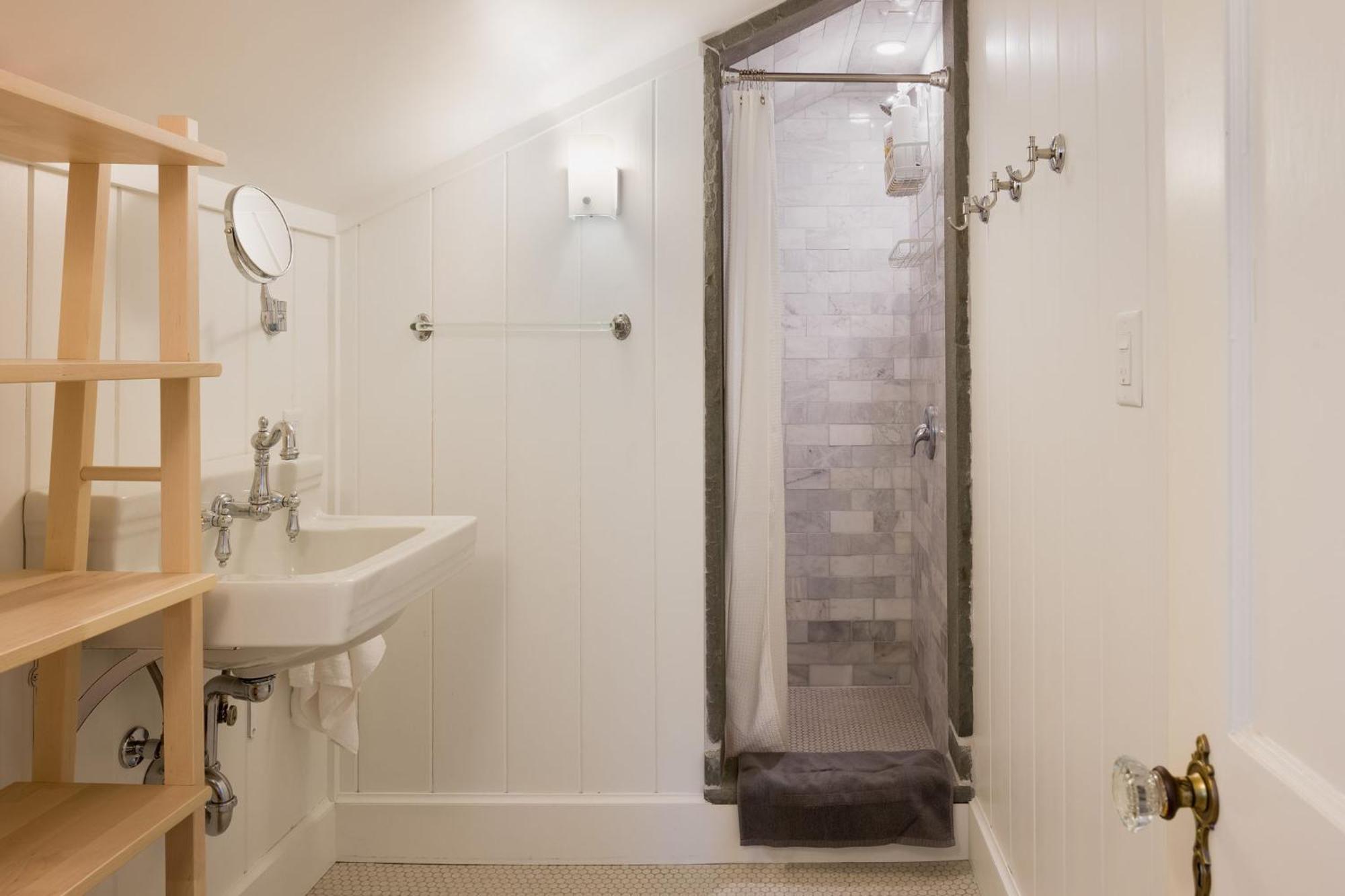 Queen City Bungalow & Cottages Burlington Exteriér fotografie