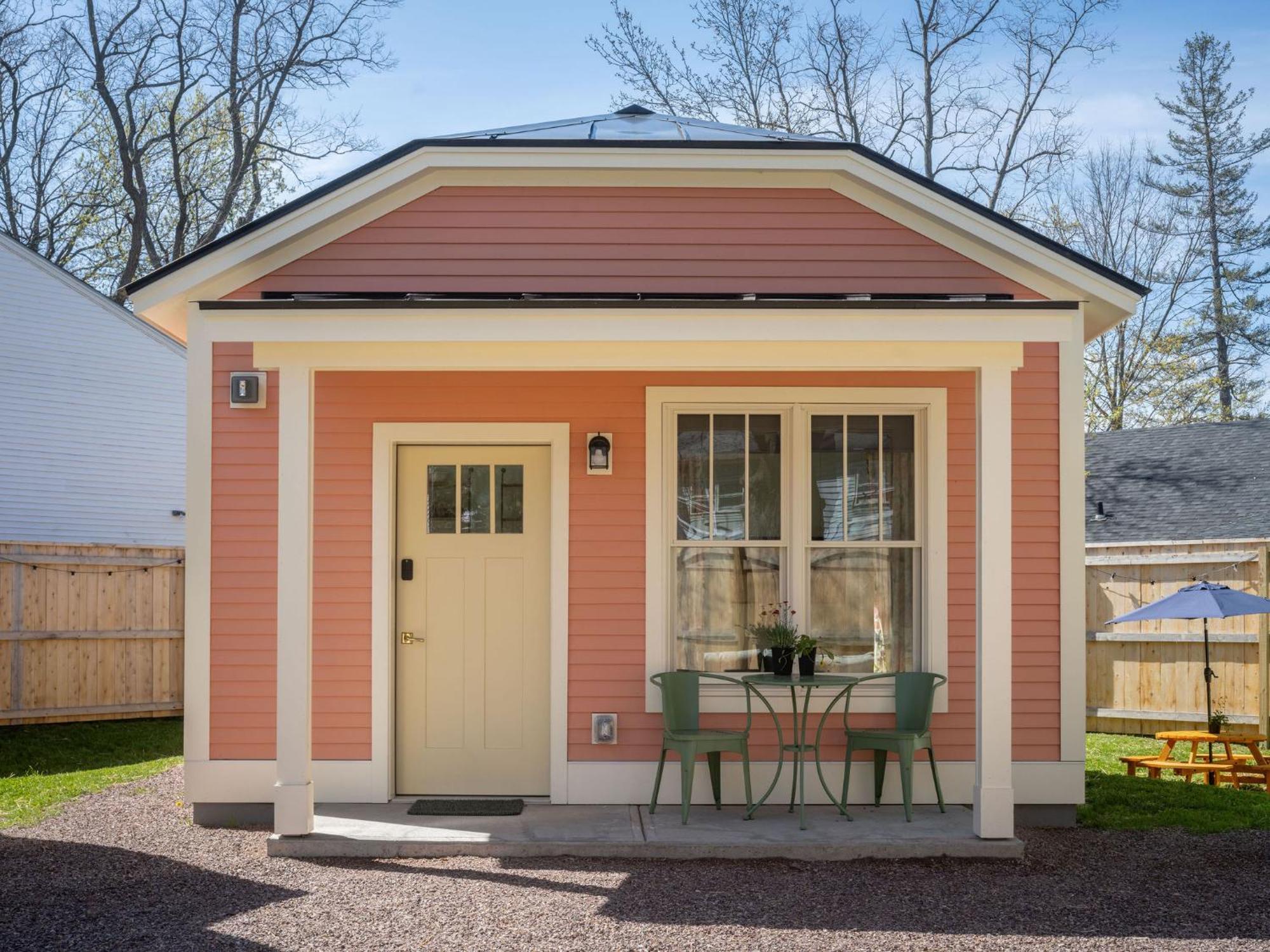 Queen City Bungalow & Cottages Burlington Exteriér fotografie