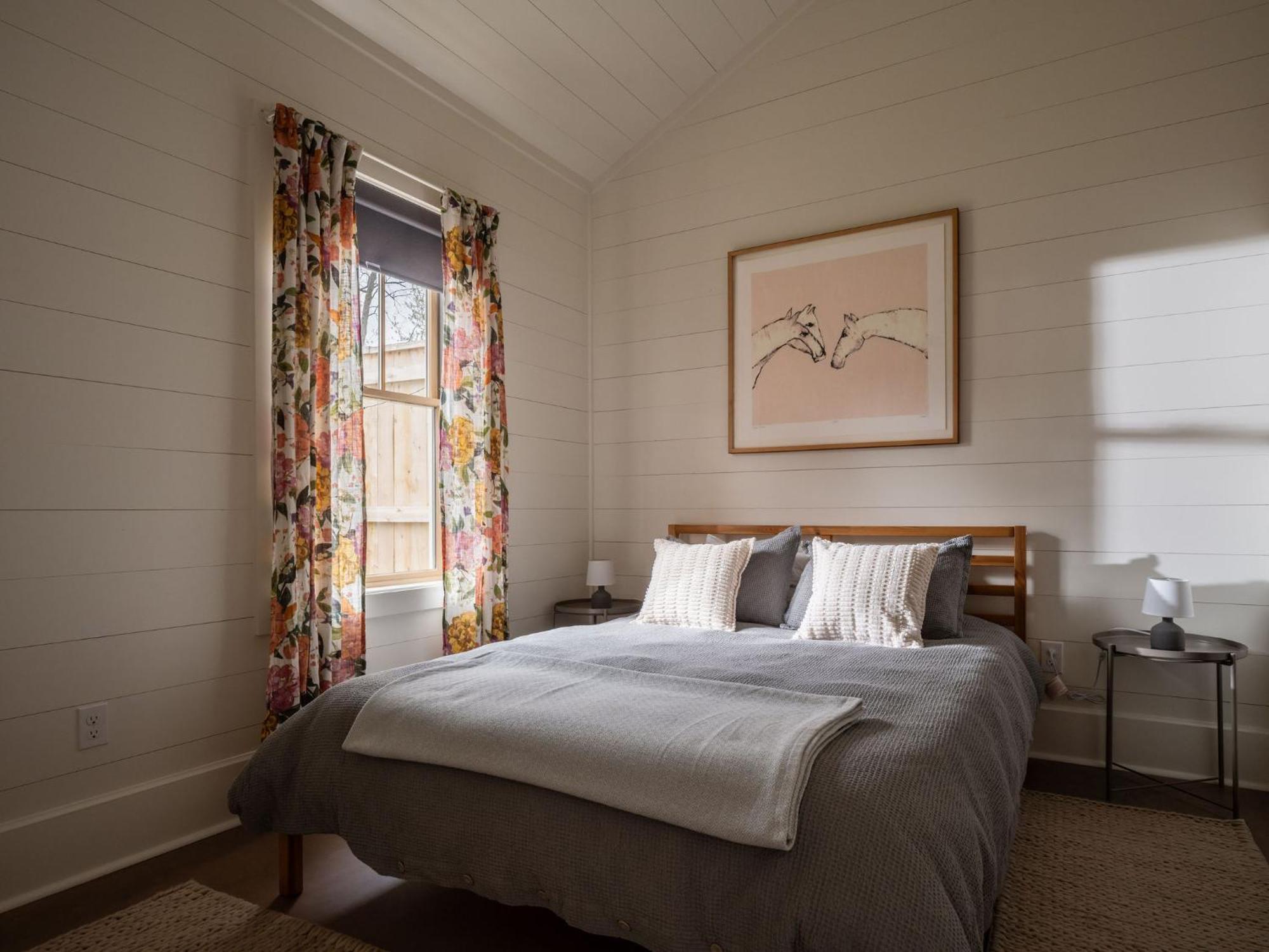 Queen City Bungalow & Cottages Burlington Exteriér fotografie