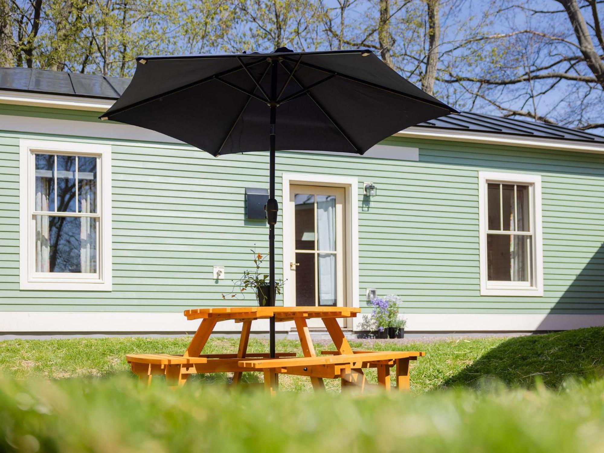 Queen City Bungalow & Cottages Burlington Exteriér fotografie