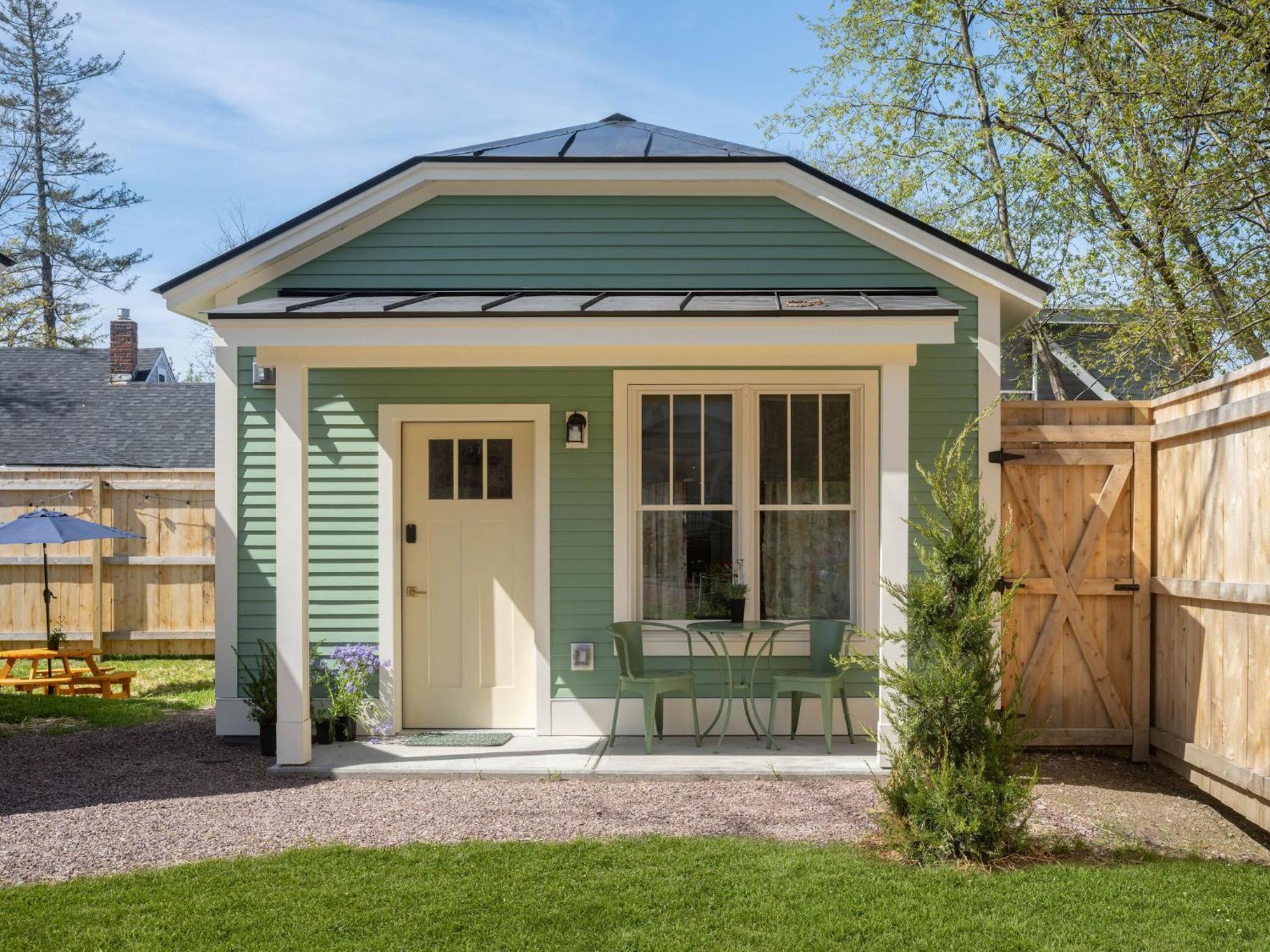 Queen City Bungalow & Cottages Burlington Exteriér fotografie