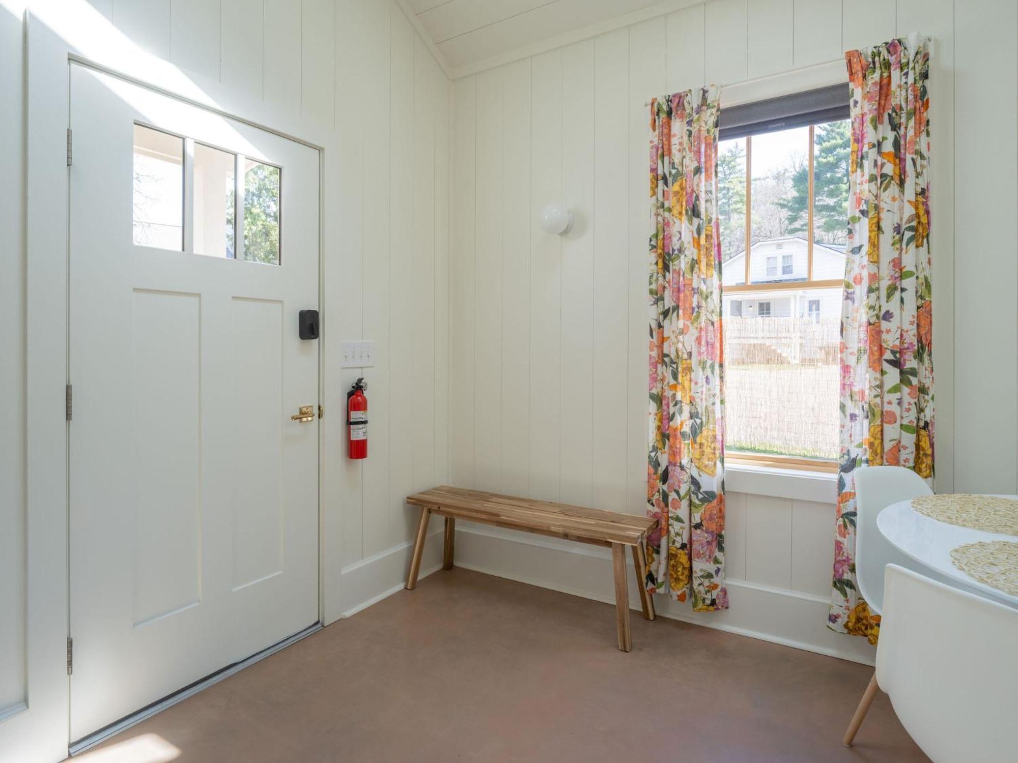 Queen City Bungalow & Cottages Burlington Exteriér fotografie